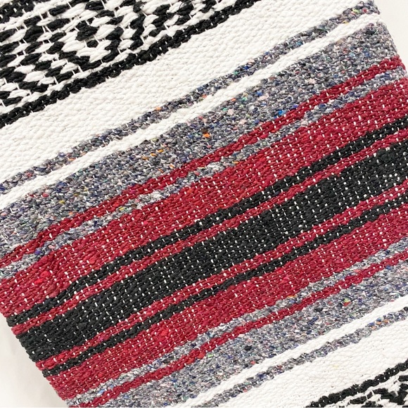 Sundream Red Aztec Woven Throw Blanket - Picture 2 of 6
